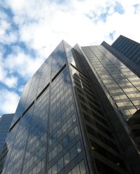 A company can assign many employees to work in a single location.