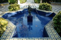 Swimming pool contractors are advised to obtain a contractor's license.