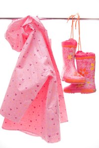 Raincoats and rainboats are often made of GORE-TEX.