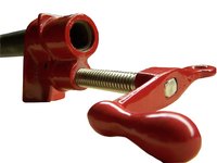 Clamps secure pipe for threading.