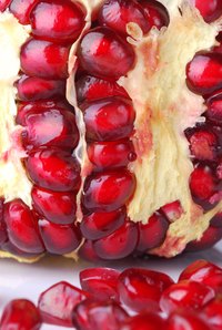 The pomegranate seeds must be completely removed from the white membrane before juicing.