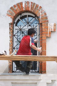 Building construction and renovation projects can be financed by grants.