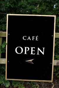 Internet cafes can maximize profits and attract customers by following several tips.
