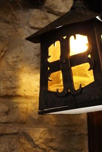 Lanterns signaled Revere of the troops' arrival.
