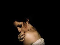 Cramping under the left shoulder blade can indicate underlying health conditions.