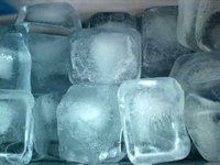Drawing ice cubes is a method to learn geometric perspective.