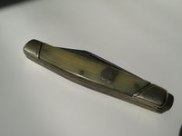 Italian stiletto knives are a type of switchblade