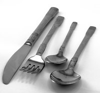 Use common household products to remove rust from your cutlery.
