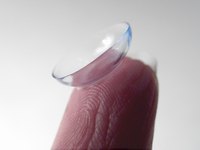 You no longer need to use your fingers to remove your hard contact lenses.