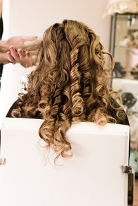 Many methods can help curls hold.
