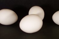 There are several factors that can adversely affect egg white foam.