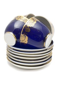 This is the proper way to put cups and saucers on a tray.