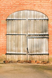 A double barn door with dutch door on one side