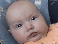 The Evenflo Embrace 5 Carrier is meant for infants between 5 and 22 lbs.