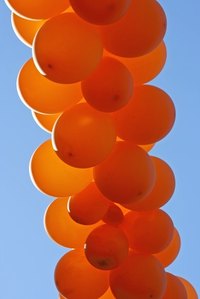 Try a single color or a multi-colored balloon arch to match your party's theme.