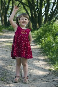 Make saying goodbye easier for your child by providing her friends with gifts.