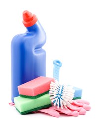 Cleaning painted enamel requires a few easily found household cleaing items.