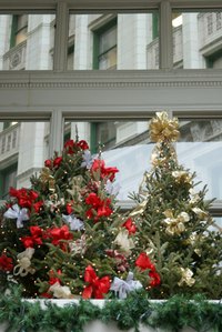 Christmas trees have mold that can stir up allergies during the holiday season.