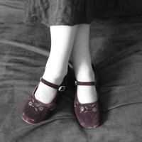 It is important to provide detailed information and pictures when selling used shoes.