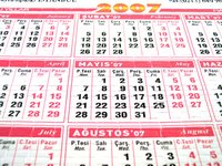 Online date calculators make it easy to determine the number of weeks between two dates.