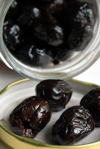 Black olives can be prepared at home.