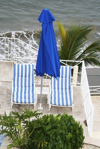 Recover your old pool chairs to make them look like new.