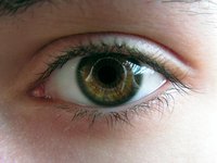 Keep your eyes healthy with a homemade eye wash solution.