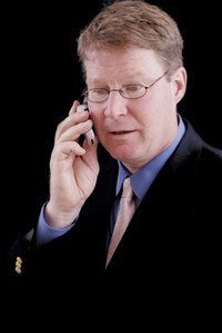 Nonverbal and verbal business communication should be mutually reinforcing.