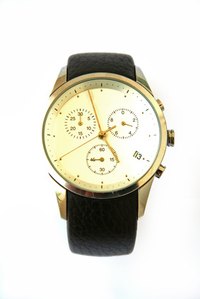 It is easy and quick to restart a quartz watch.