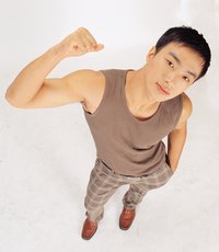 Choose tank tops that are tasteful and fitting for informal occasions.