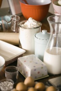 By correctly combining flour and milk, you can prepare smooth, lump-free sauce.