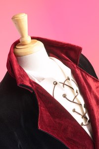 Use a picture as a reference for achieving the color variation in crushed velvet.