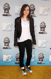 Actress Ellen Page pairs a leather jacket with sneakers at the MTV Movie Awards.