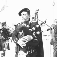 Make your very own Scottish tam as a stylish hat.