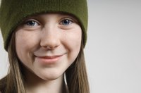 Make a waterproof beanie using paracording.