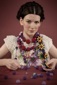 Draw customers to your online handmade jewelry store.