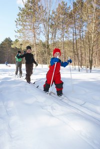 Whether cross-country or downhill, a skier can easily be created for a cake.
