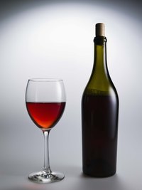 Most alcoholic drinks contain a small amount of methanol.