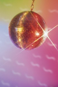 Aim lights at the ball to create the best reflective effect.