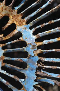 Add new paint to an old metal surface.