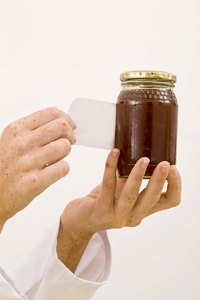 Empty jars of honey can be used to make jar tart warmers.