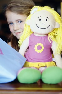 A long doll-making needle allows you to insert the needle all the way through the stuffed toy.