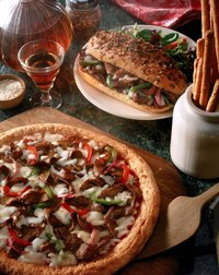 Pack hot sandwiches or pieces of pizza for lunch.