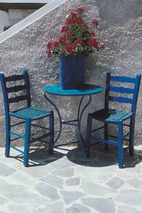 You can rough cut slate in a variety of ways to create natural-looking pieces.
