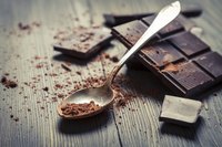 Handle peppermint bark as little as possible to prevent melting.