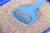 Cat litter tray with scoop