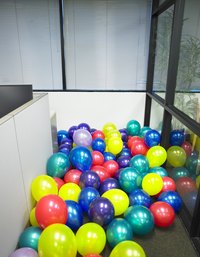 Turn a flat roomful of balloons into a bobbng balloon chain.