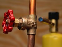 Attach stainless steel braided hoses to copper pipes with a coupling.