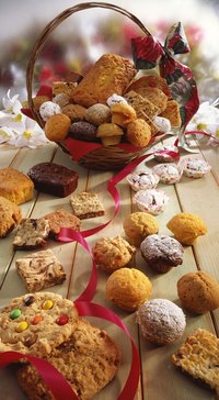 A dessert-themed gift basket would be great for a fundraising auction.