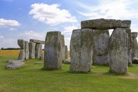 When you are in London, don't miss a chance to see Stonehenge, one of the world's top prehistoric sites.